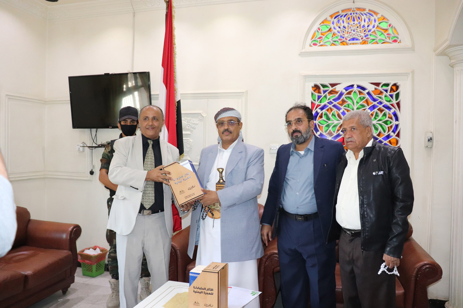 Universal Group- Member of the Supreme Political Council Receives the Study of Yemeni Migration-Reciprocal Impacts