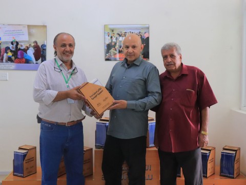 Head of the Yemeni Community in Liverpool Receives the Study of Yemeni Migration- Reciprocal Impacts